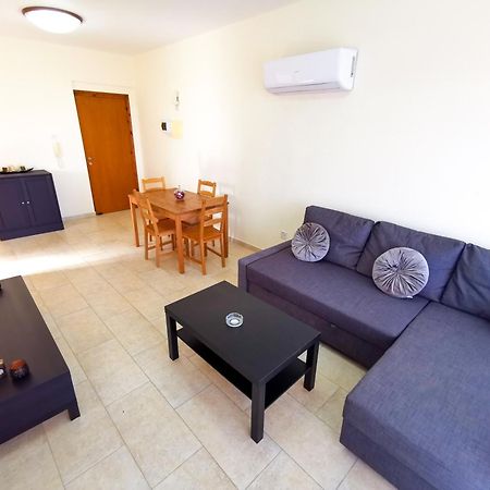 License To Chill Apartment Larnaca Luaran gambar