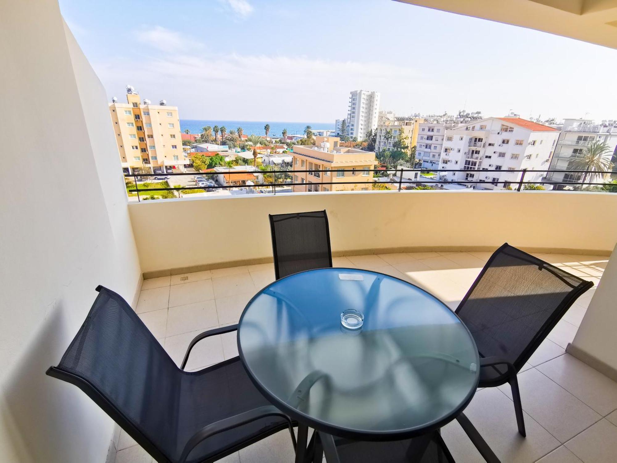 License To Chill Apartment Larnaca Luaran gambar
